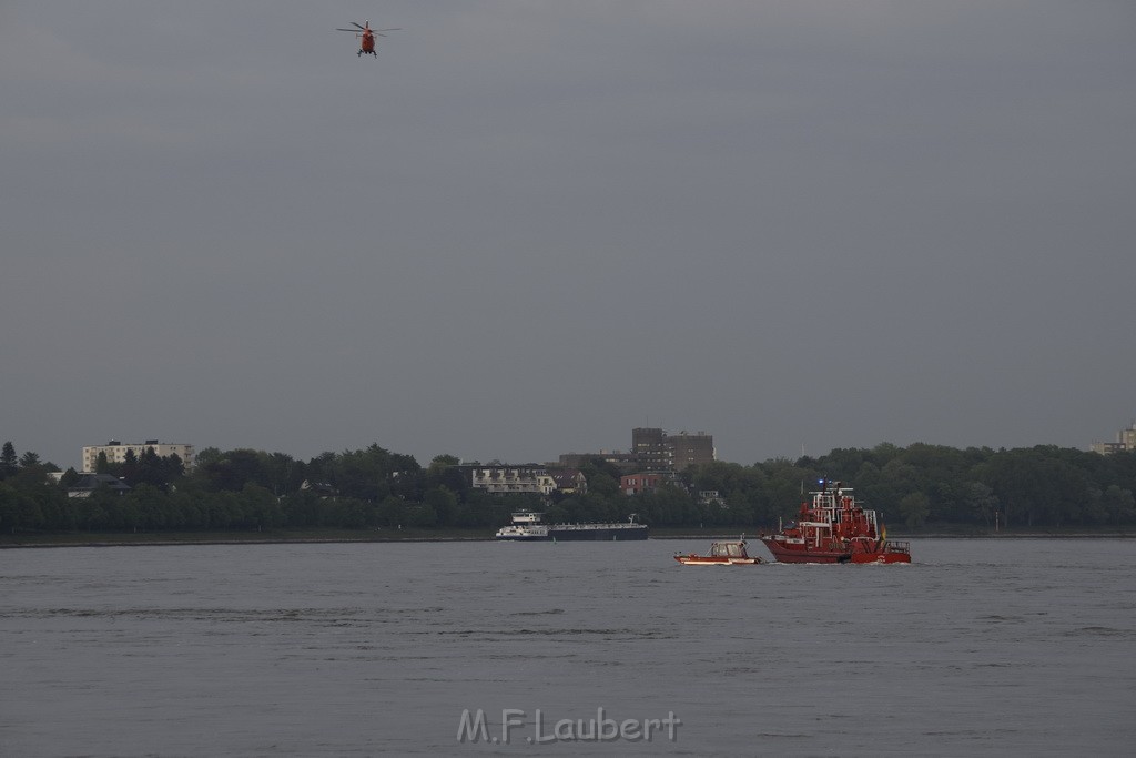 PRhein Koeln Porz Ensen Schwimmer untergegangen P119.JPG - Miklos Laubert